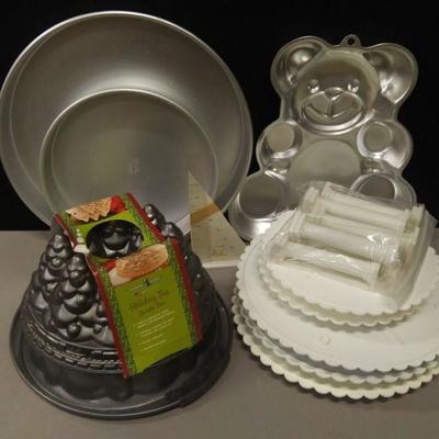 Cake Pans, Stands & Accessories