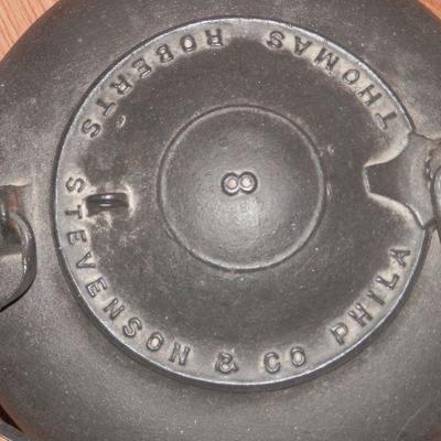 Cast iron kettle w/ trivet