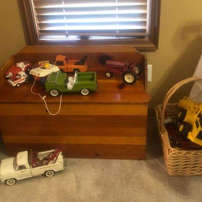 Wooden Toy Box and Antinqe Toys