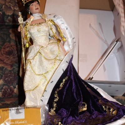 Queen Elizabeth porcelain doll by Ashton Drake Galleries