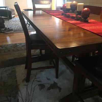 Solid hoy boy table with 8 stools and two leaves