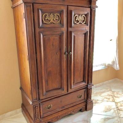 Armoire - $150 - (42W  22D  72H)
