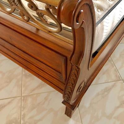 Footboard detail