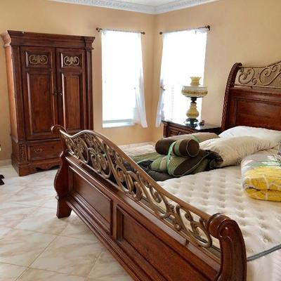 Ornate 4-Piece King Bedroom Set - $750 Set (Save $70!) 
	Including:
	King Head/Foot Board w/side rails - $300 - (82W  91L)
	Multi-Tier...