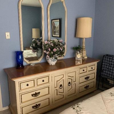 thomasville French provincial dresser