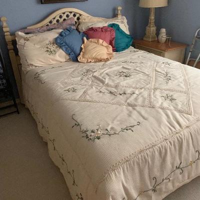 thomasville French provincial bed/mattress 