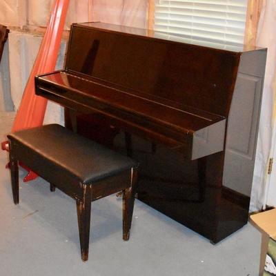 Atlas upright piano