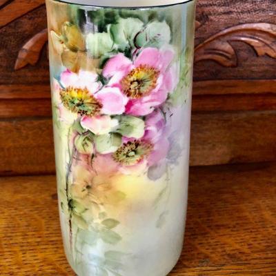Beleek Willets floral vase in EXCELLENT condition, no chips/cracks/crazing. 
