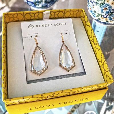 Kendra Scott earrings. Never been used. Estate sale price: $25