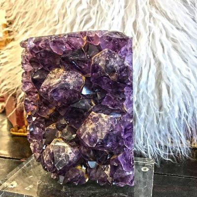 Dark purple amethyst with large crystals on an acrylic base. Quarts in excellent condition. 7