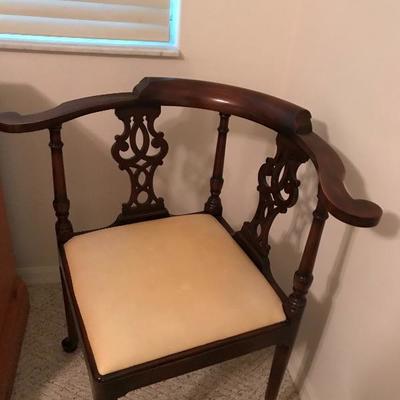 Antique Walnut Corner Chair 30.5 wide 
