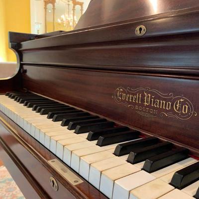 18. 1905 Everett Piano Co Baby Grand, Boston, 6', with Bench