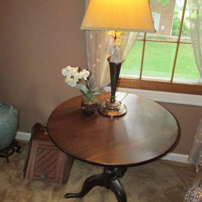 Chippendale tilt top table c-1780 (BID ITEM)