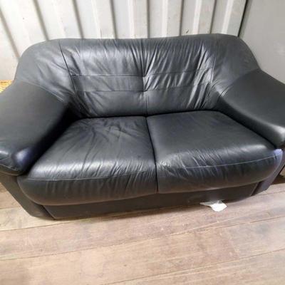 7021: Black Leather Love Seat Couch
Add a sophisticated look to your sitting area with this gently used modern style black leather love...