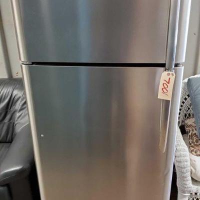 7001: Frigidaire Gallery 18.0 Cu. Ft. Top Freezer Refrigerator
This is a nice smudge-proof stainless steel 18.1cu.ft top freezer...