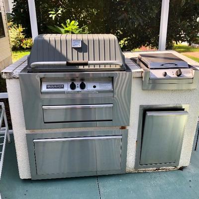 Stainless BBQ - $400
(60W  32D  46H)
