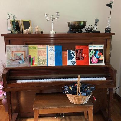  Cable & Sons Player Piano
(needs servicing)
Price: $300