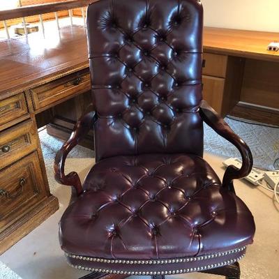 Leather executive office chair (1 button in seat needs to be pulled down)
Price: $100