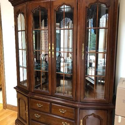 Thomasville Mahogany LIghted China Cabinet
Top section 4 glass doors, 4 shelves (3 glass), mirror back 
Bottom section 2 cabinets, 4...