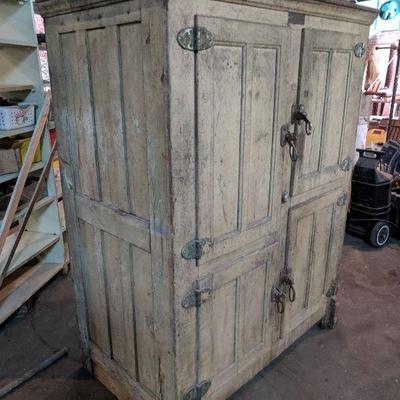 Rare Antique Wooden McCray Icebox with original wood slat shelving!