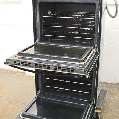  Like New â€œThermadorâ€ Stainless Steel Double Oven

Auction Estimate $400-$800 â€“ Located Inside 