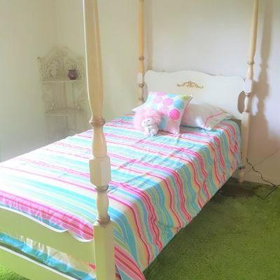 French Provincial 4 poster single bed with nice mattress and boxsprings. 