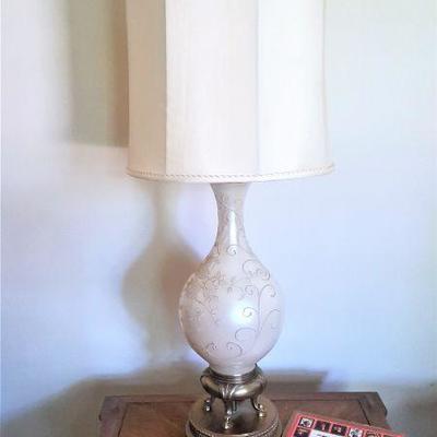 BEAUTIFUL Pearlescent MCM lamp with brass base