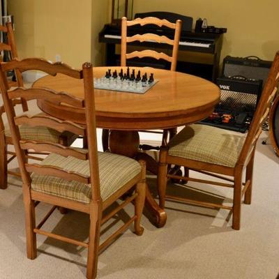 Drexel Heritage pedestal table with 6 chairs