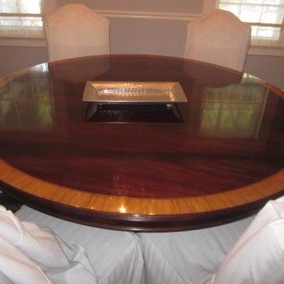 Stunning Inlaid Mahogany Round Dining Room Table with Two Extra Leaves  