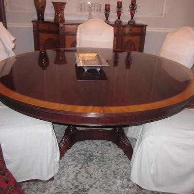 Stunning Inlaid Mahogany Round Dining Room Table with Two Extra Leaves  
