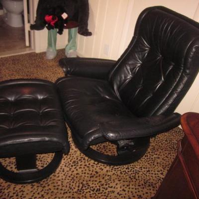 Leather Seating With Ottoman 