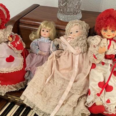 Misc antique & vintage dolls $90