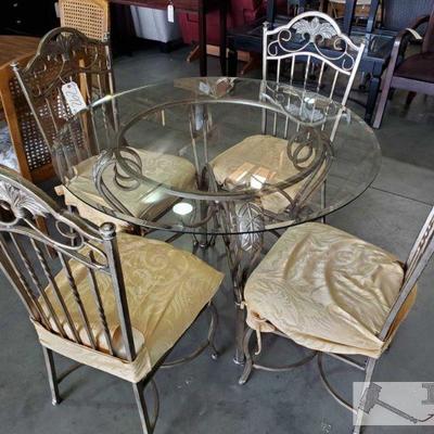 292: Five Piece Metal Dining Set With Glass Top Table
Four Cushioned chairs with glass topped table