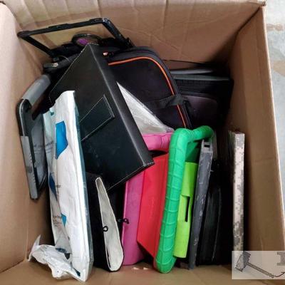 841:Approx. 20 Various Ipad & Computer Cases
Mix of hard and soft cases for ipads and computers