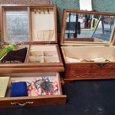 753:2 Wooden Jewerly Boxes with Jewerly and Misc Items
2 Wooden Jewerly Boxes with Jewerly and Misc Items

