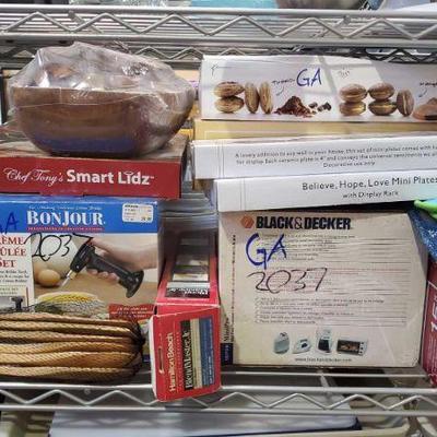 2037-Kitchen items and more
Including food saver bags, bamboo utensils, macaron kits, knive set and more!