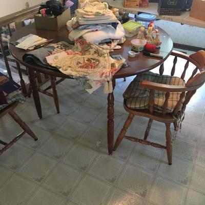 KITCHEN TABLE AND 4 CHAIRS