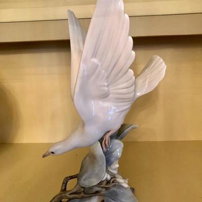Vintage Lladro Turtle Dove in Flight by Garcia