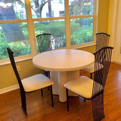 Round Pedestal Formica Dinette w/4 Metal Chairs - $95 - (41-1/2" Dia. 29H)