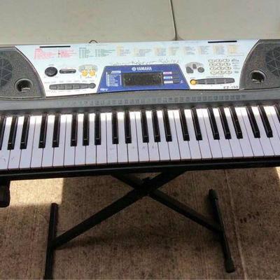 APC030 Yamaha Electronic Keyboard