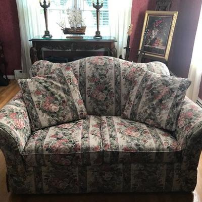 Country French Love seat