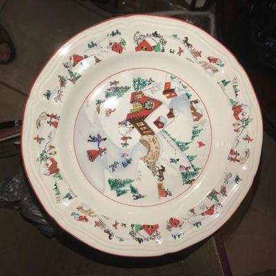 Christmas plates + service for 8
