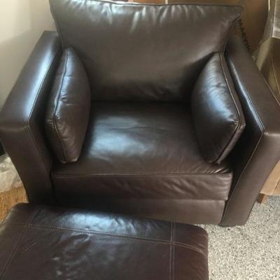 MATCHING LEATHER CLUB CHAIR