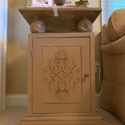 Knot Accented End Table 