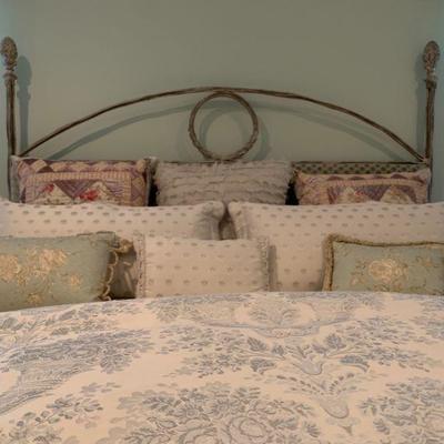 Acorn Top Wrought Iron KING Bed 