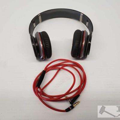 Beats Solo HD Headphones, Black w/ Red Cord
Beats Solo HD Black w/ Red Cord. SN: F6U8H377P5 
OS12-082514.4