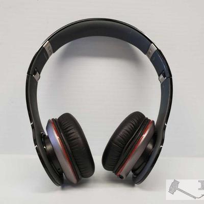 Beats Solo HD Headphones, Black
Beats Solo HD Headphones, Black. Does not have cords. 
OS12-082514.5