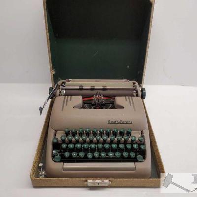 Smith-Corona Typewriter in case
Smith-Corona Typewriter in case