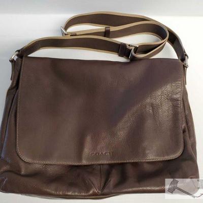 Brown Leather Coach Purse w/ Shoulder Strap
Purse has not been authenticated 
OS15-236771.12