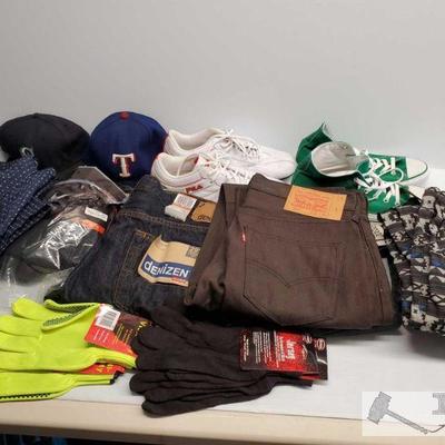 Misc Mens Clothing and Shoes Lot
Three pairs of jeans from Levi's, Buffalo David Bitton, two pairs pf joggers, one button up shirt,...